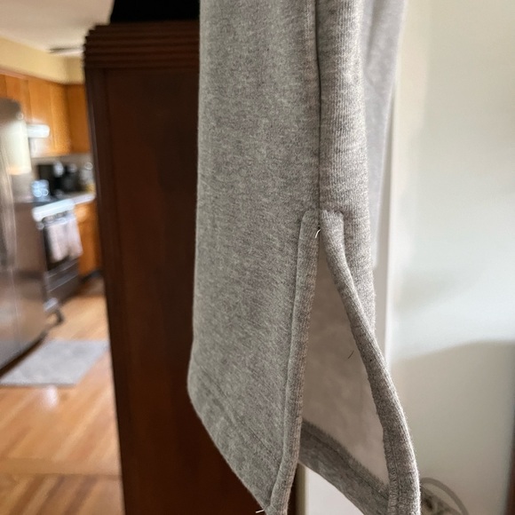 NWT extremely soft Mia and Tess sweatshirt size Large - Picture 3 of 3